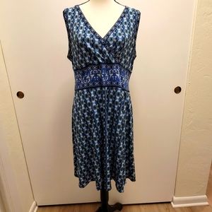 Max Studio slip On Dress XL. Blue and black print